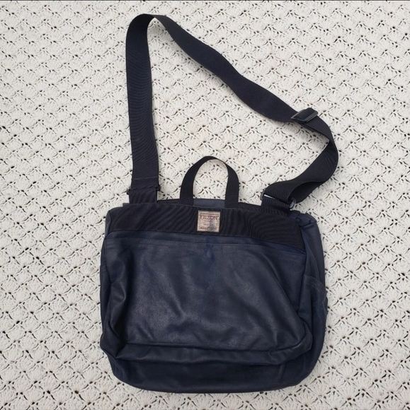 Filson 70112  Tin Cloth Medium Field Bag Messenger Navy Blue Made in USA - Picture 3 of 6